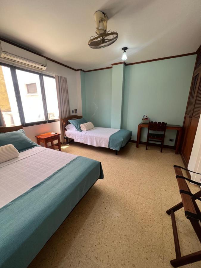 Hotel Caucasia Bagian luar foto