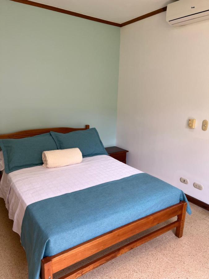 Hotel Caucasia Bagian luar foto