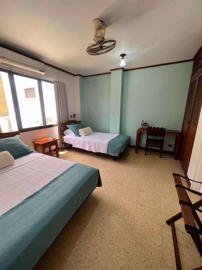 Hotel Caucasia Bagian luar foto