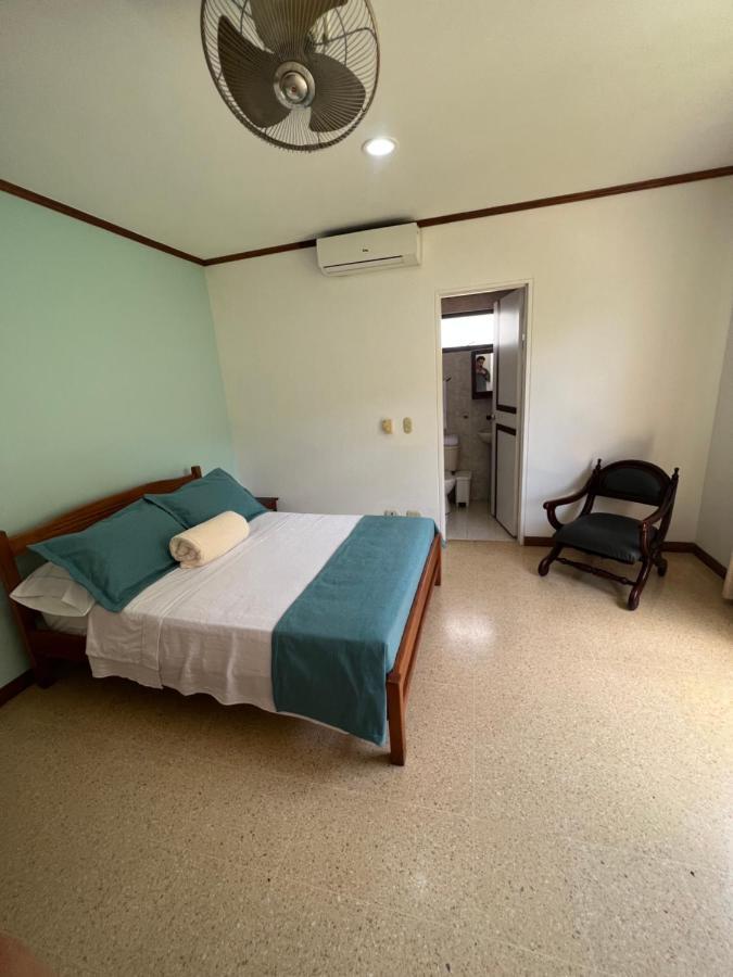 Hotel Caucasia Bagian luar foto