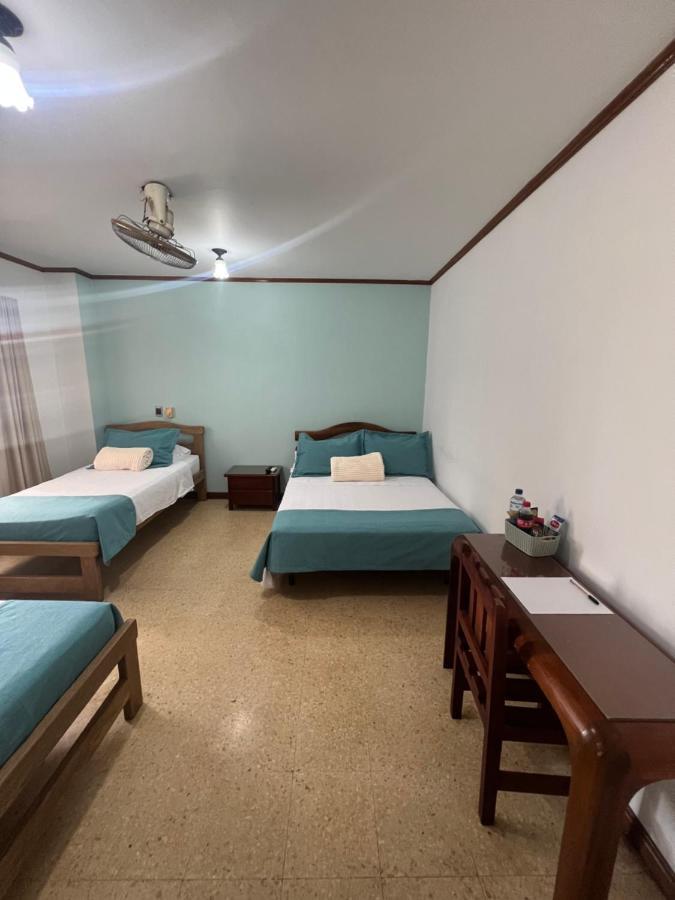 Hotel Caucasia Bagian luar foto