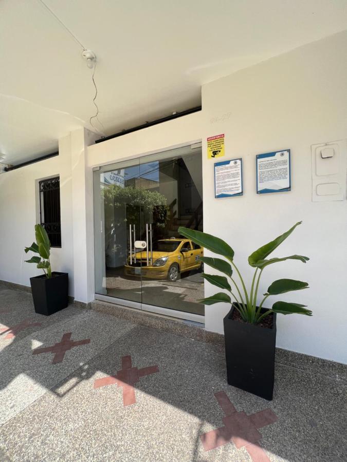 Hotel Caucasia Bagian luar foto