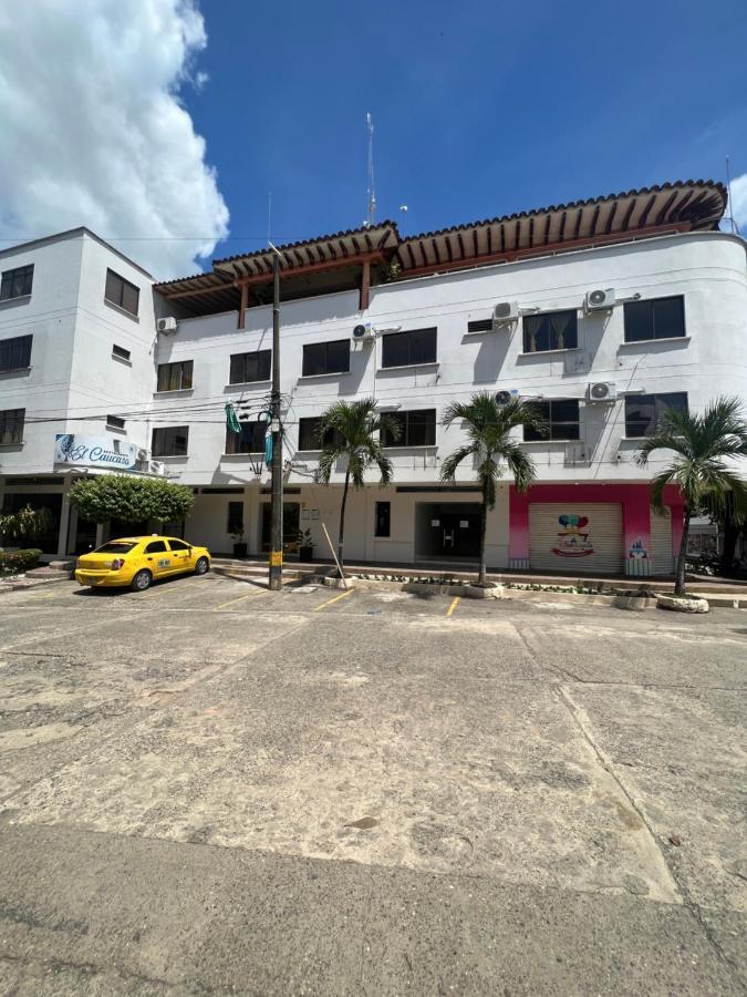 Hotel Caucasia Bagian luar foto