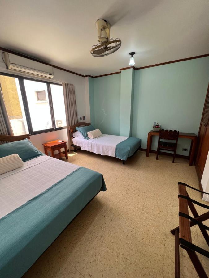 Hotel Caucasia Bagian luar foto