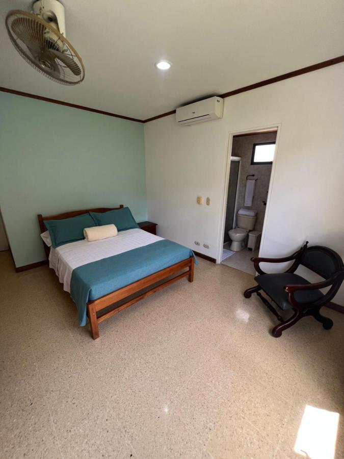 Hotel Caucasia Bagian luar foto