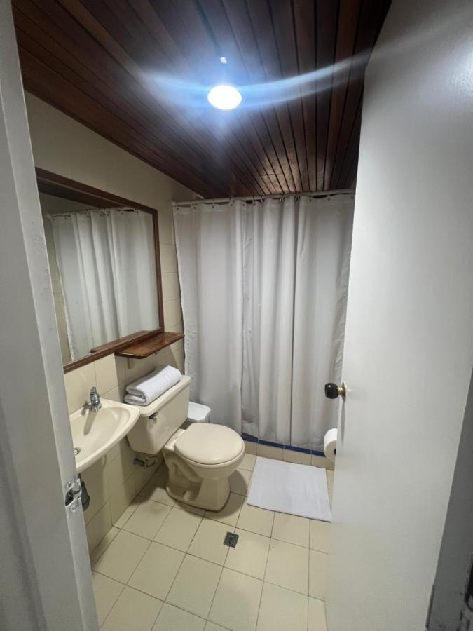 Hotel Caucasia Bagian luar foto